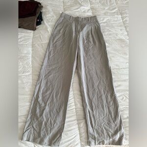 Aritzia Women’s Light Gray Chinos